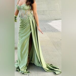 Prom Dress Sz#6 Green Corset Embroidred Floral Open Leg Zip Back